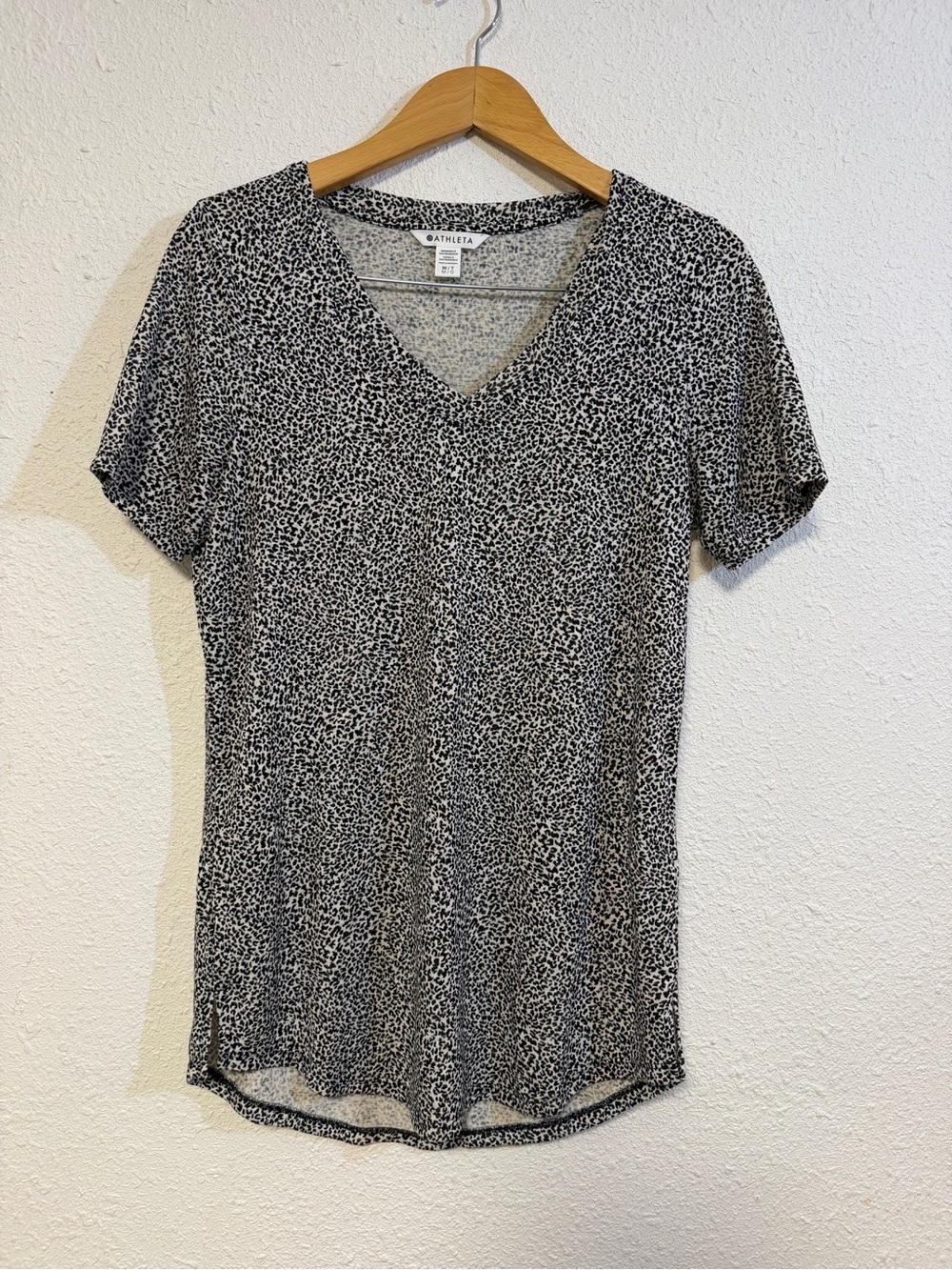 Athleta Breezy Scoop V neck Black & White animal Print M/T